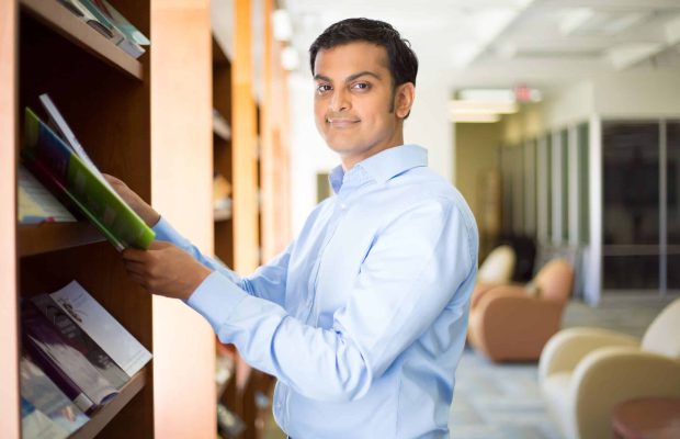 Closeup,Portrait,,Young,Business,Man,In,Blue,Shirt,Reading,,Perusing